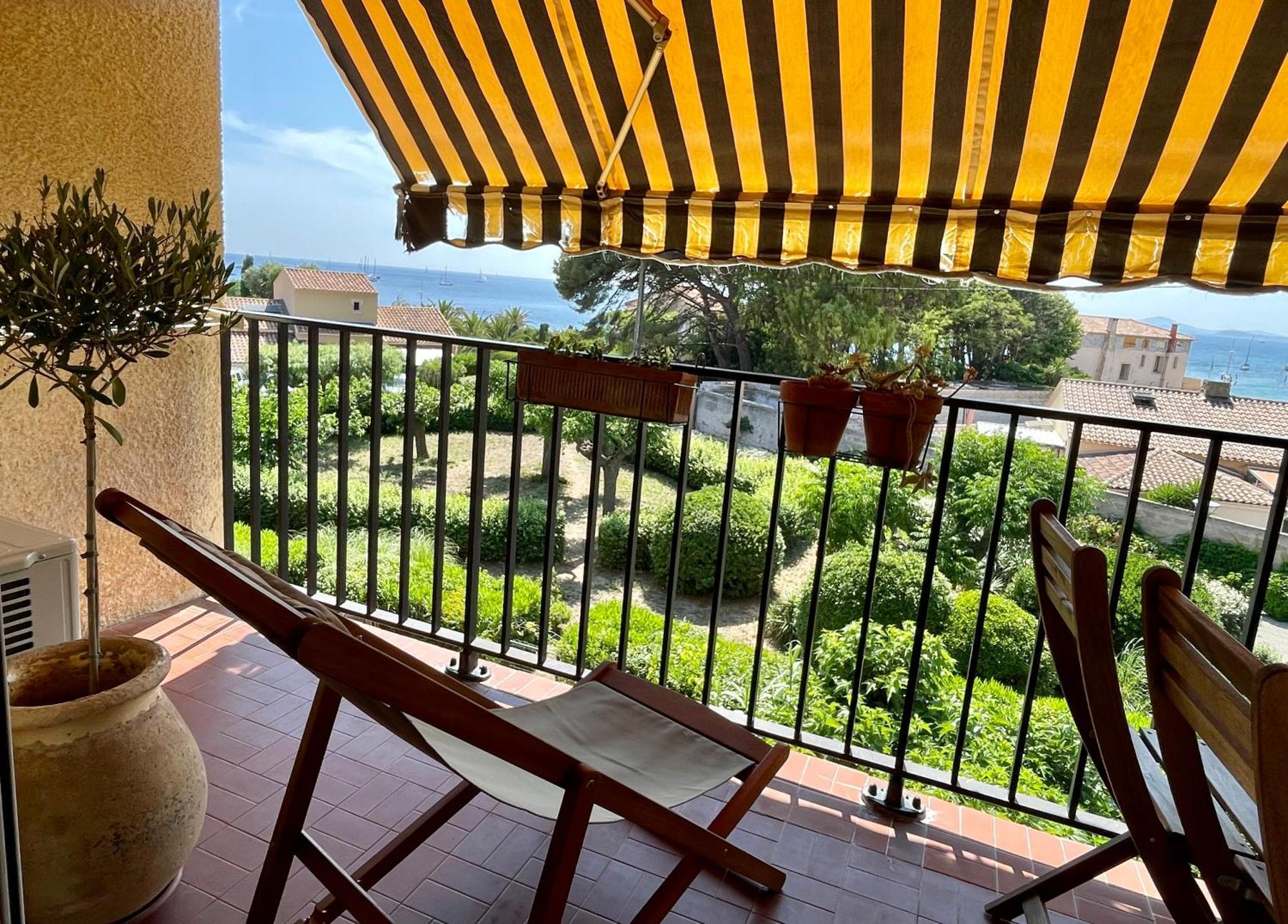 Agréable studio vue mer refait à neuf&climatisé Le Pradet Extérieur photo